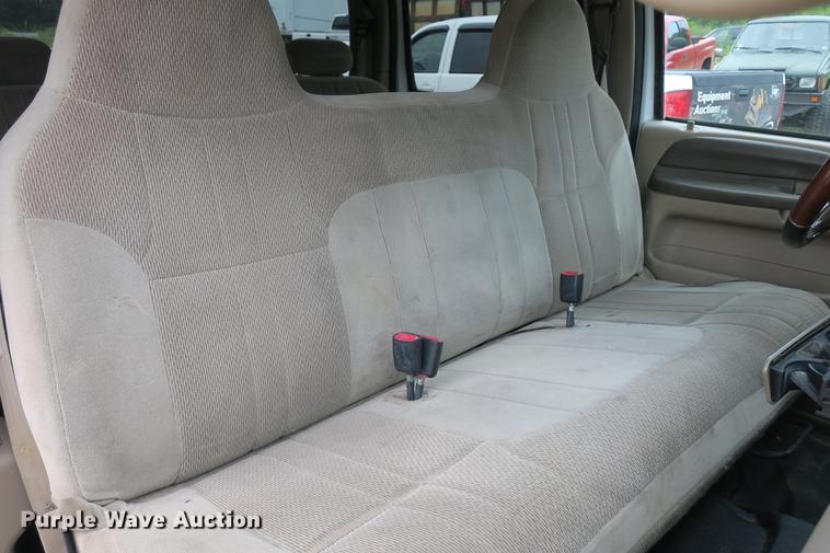 image for item DE3802 2000 Ford Excursion SUV