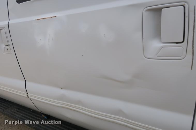 image for item DE3802 2000 Ford Excursion SUV