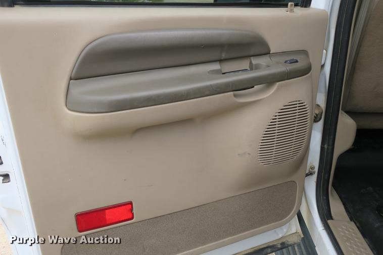 image for item DE3802 2000 Ford Excursion SUV