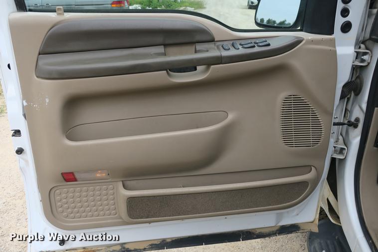 image for item DE3802 2000 Ford Excursion SUV