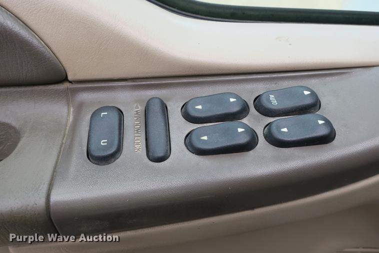 image for item DE3802 2000 Ford Excursion SUV