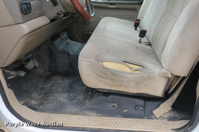 image for item DE3802 2000 Ford Excursion SUV