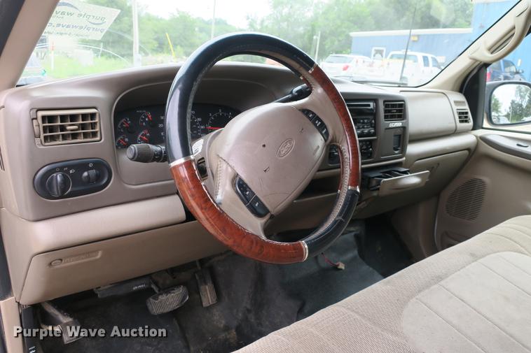 image for item DE3802 2000 Ford Excursion SUV