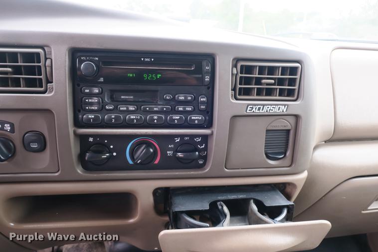 image for item DE3802 2000 Ford Excursion SUV