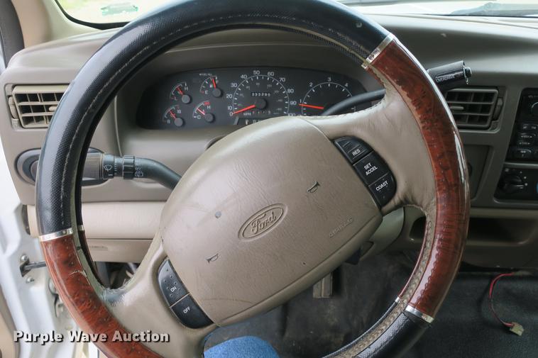 image for item DE3802 2000 Ford Excursion SUV