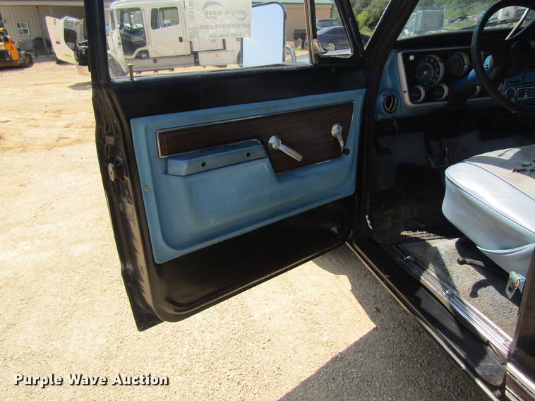 image for item DE5184 1972 Chevrolet Cheyenne 10 pickup truck