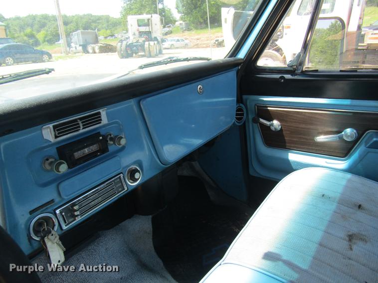 image for item DE5184 1972 Chevrolet Cheyenne 10 pickup truck