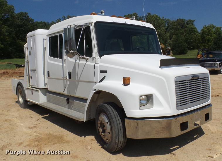 image for item DE5185 2000 Freightliner FL60 Crew Cab flatbed truck