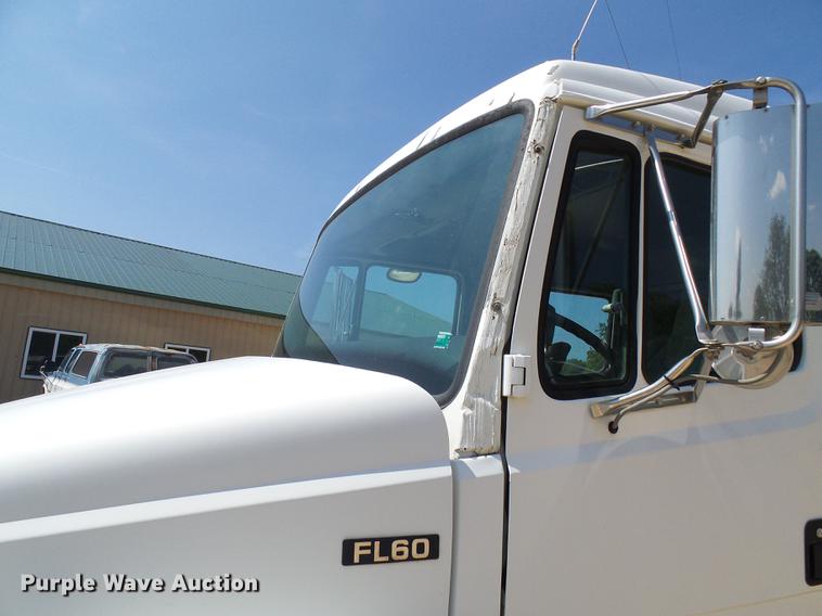 image for item DE5185 2000 Freightliner FL60 Crew Cab flatbed truck