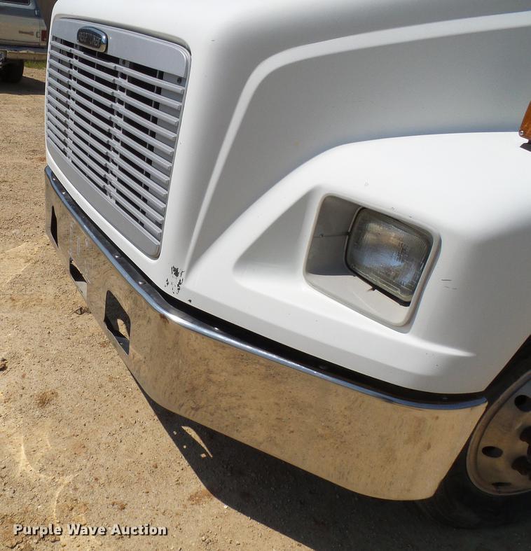 image for item DE5185 2000 Freightliner FL60 Crew Cab flatbed truck