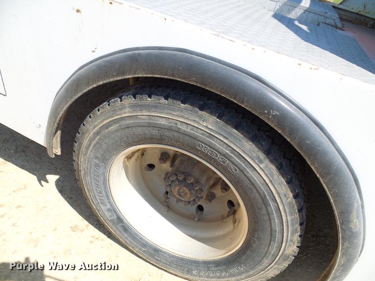 image for item DE5185 2000 Freightliner FL60 Crew Cab flatbed truck