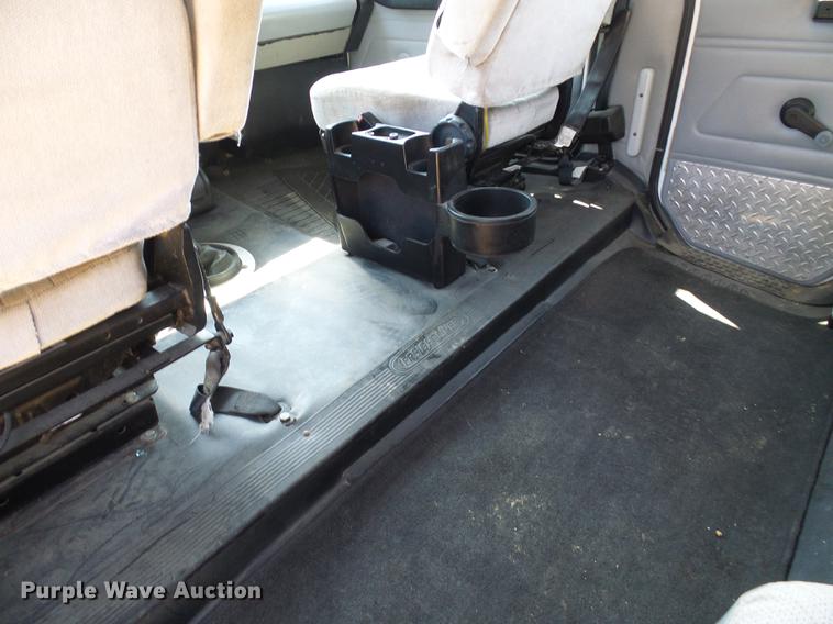 image for item DE5185 2000 Freightliner FL60 Crew Cab flatbed truck