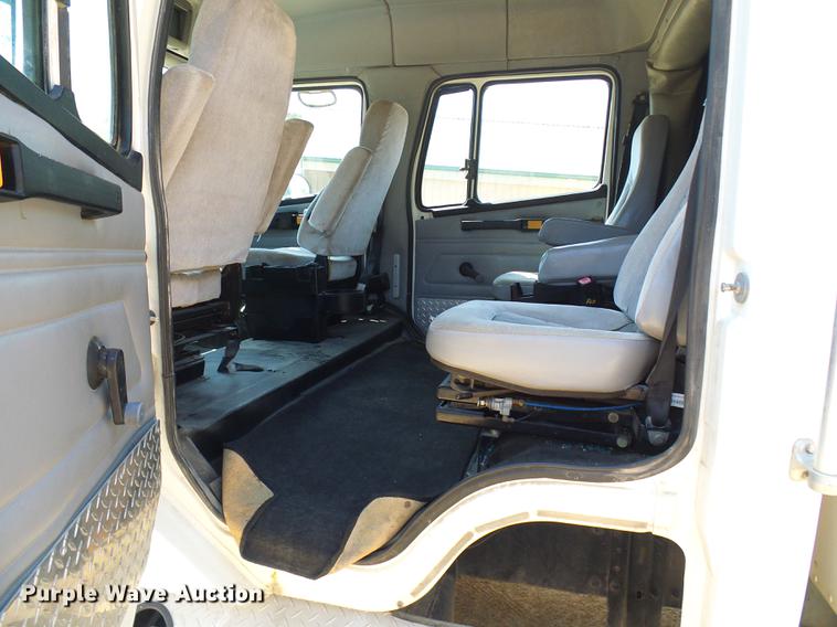 image for item DE5185 2000 Freightliner FL60 Crew Cab flatbed truck