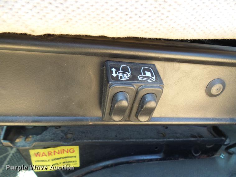 image for item DE5185 2000 Freightliner FL60 Crew Cab flatbed truck