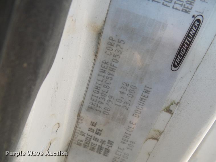 image for item DE5185 2000 Freightliner FL60 Crew Cab flatbed truck