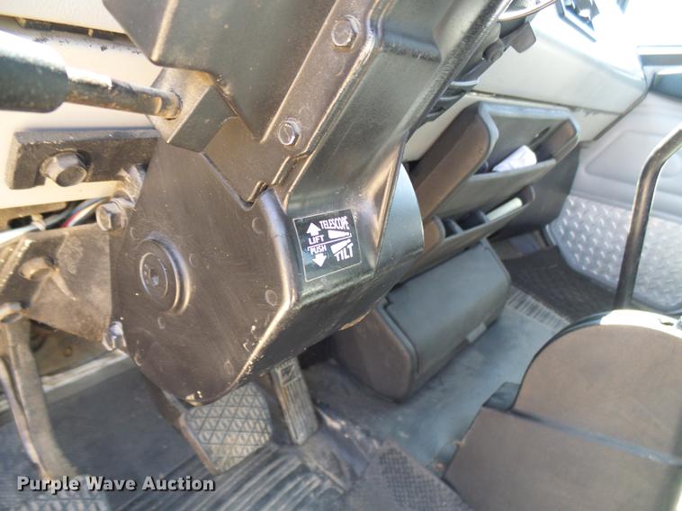 image for item DE5185 2000 Freightliner FL60 Crew Cab flatbed truck