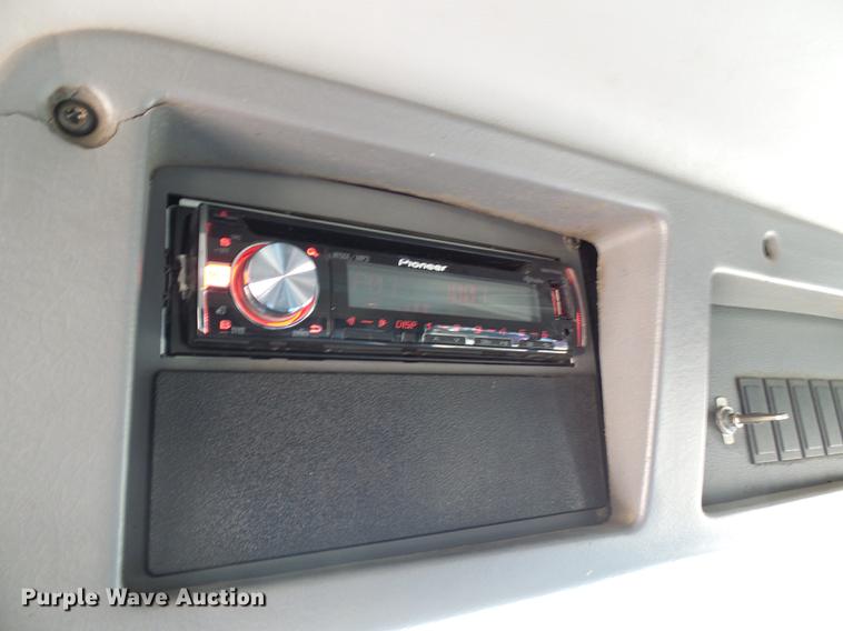 image for item DE5185 2000 Freightliner FL60 Crew Cab flatbed truck