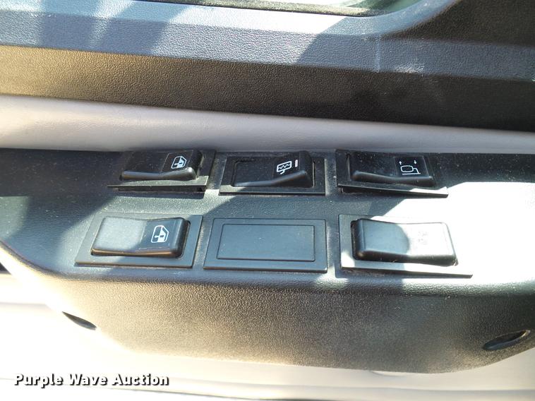 image for item DE5185 2000 Freightliner FL60 Crew Cab flatbed truck