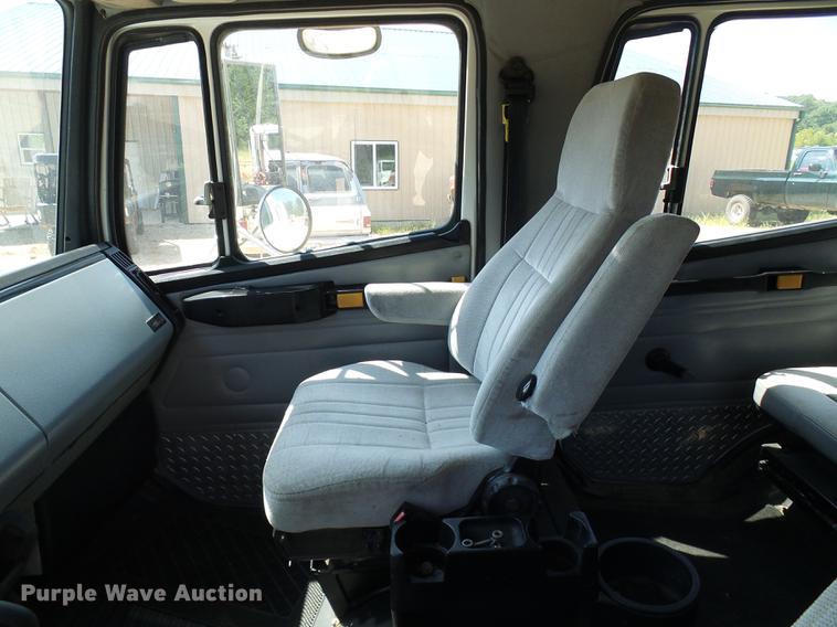 image for item DE5185 2000 Freightliner FL60 Crew Cab flatbed truck