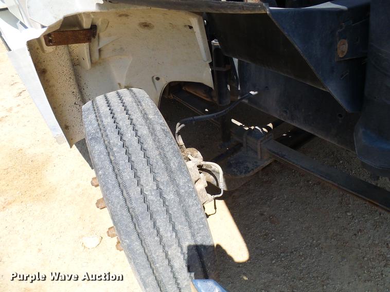 image for item DE5185 2000 Freightliner FL60 Crew Cab flatbed truck