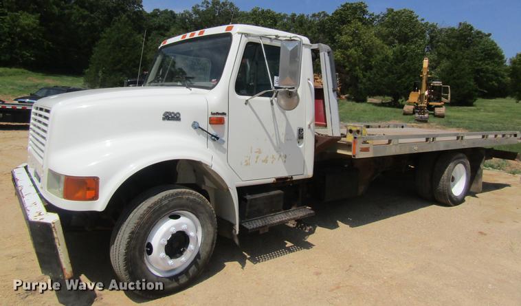 image for item DE5186 1998 International 4700 rollback truck
