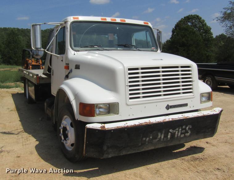 image for item DE5186 1998 International 4700 rollback truck
