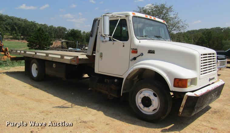 image for item DE5186 1998 International 4700 rollback truck