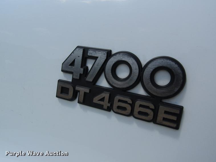 image for item DE5186 1998 International 4700 rollback truck