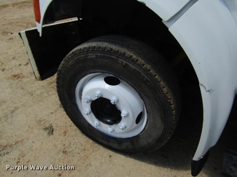 image for item DE5186 1998 International 4700 rollback truck