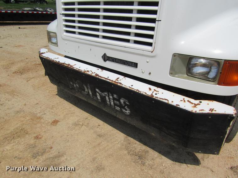 image for item DE5186 1998 International 4700 rollback truck