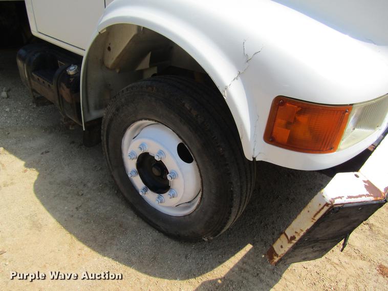 image for item DE5186 1998 International 4700 rollback truck