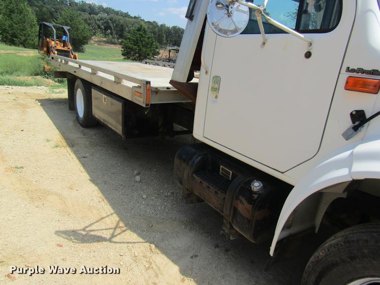 image for item DE5186 1998 International 4700 rollback truck