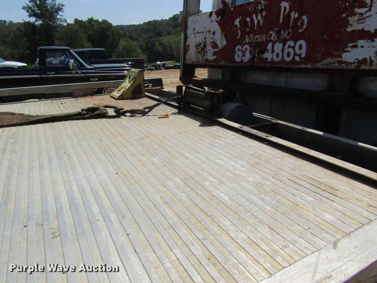 image for item DE5186 1998 International 4700 rollback truck