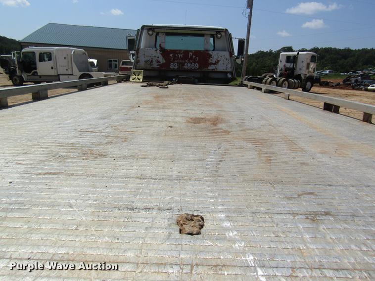 image for item DE5186 1998 International 4700 rollback truck