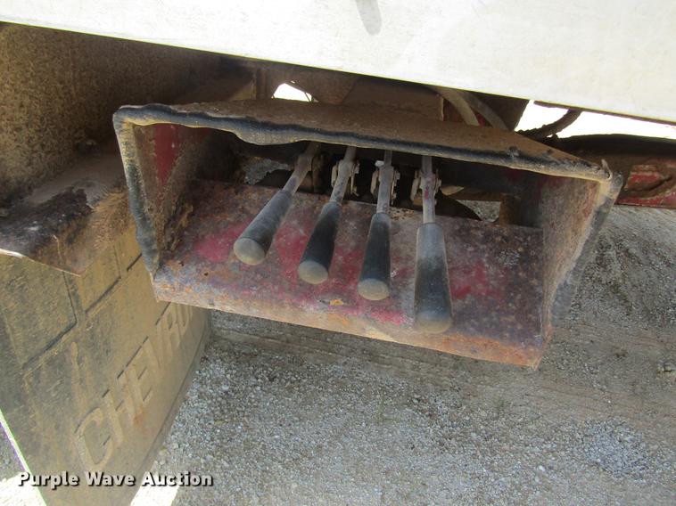 image for item DE5186 1998 International 4700 rollback truck