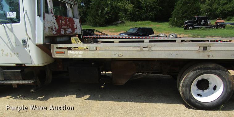 image for item DE5186 1998 International 4700 rollback truck