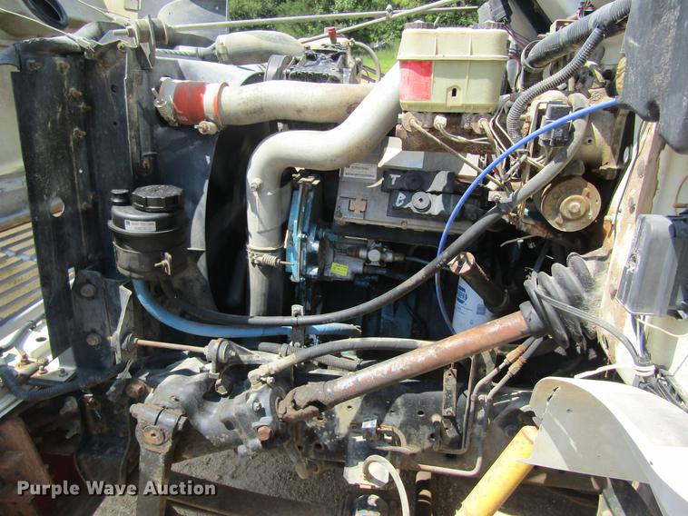 image for item DE5186 1998 International 4700 rollback truck