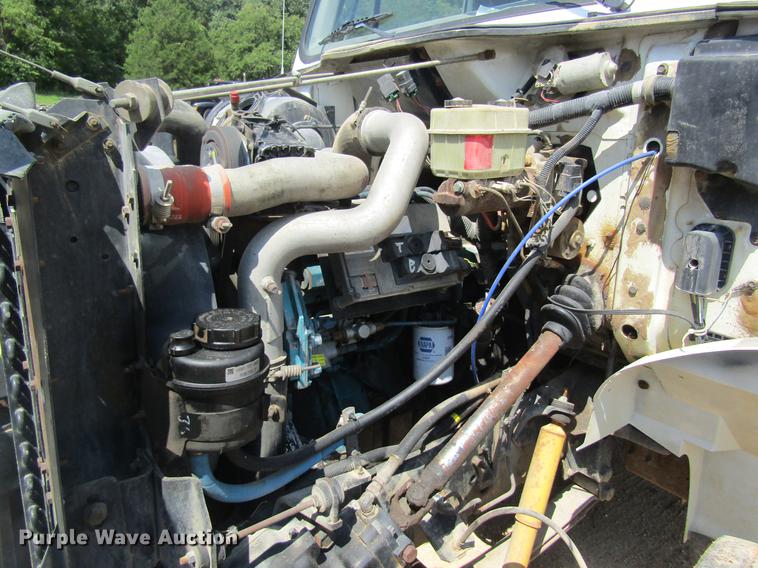 image for item DE5186 1998 International 4700 rollback truck