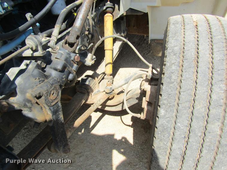 image for item DE5186 1998 International 4700 rollback truck