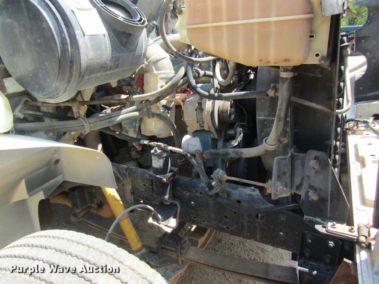 image for item DE5186 1998 International 4700 rollback truck