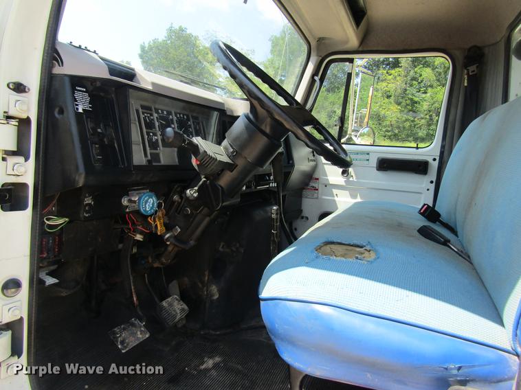 image for item DE5186 1998 International 4700 rollback truck