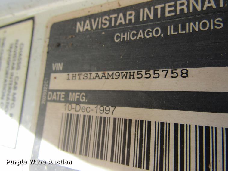 image for item DE5186 1998 International 4700 rollback truck