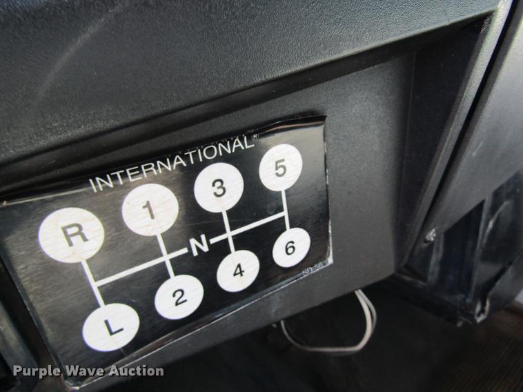 image for item DE5186 1998 International 4700 rollback truck