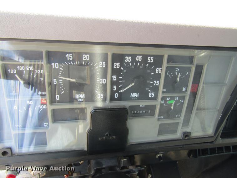 image for item DE5186 1998 International 4700 rollback truck