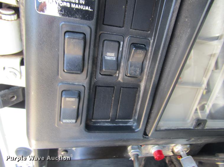 image for item DE5186 1998 International 4700 rollback truck