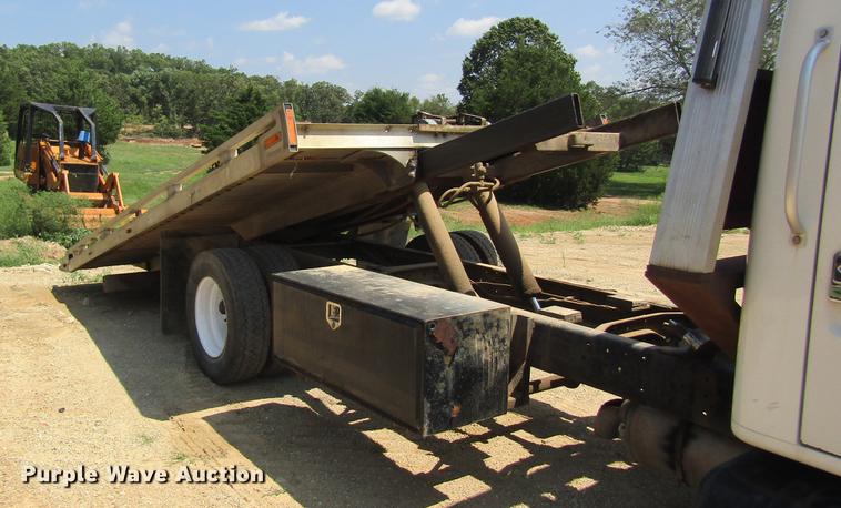 image for item DE5186 1998 International 4700 rollback truck