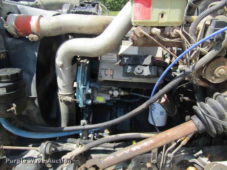 image for item DE5186 1998 International 4700 rollback truck