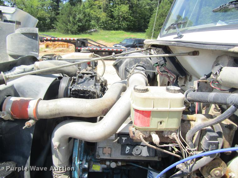 image for item DE5186 1998 International 4700 rollback truck