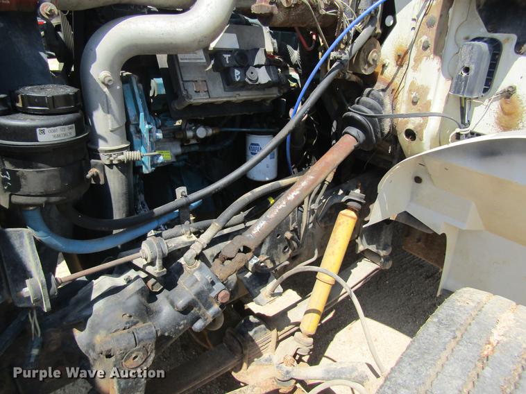 image for item DE5186 1998 International 4700 rollback truck