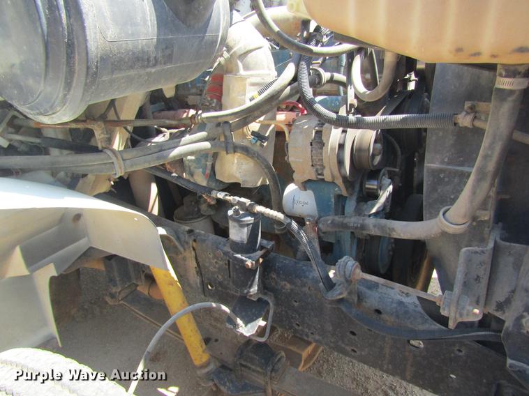 image for item DE5186 1998 International 4700 rollback truck